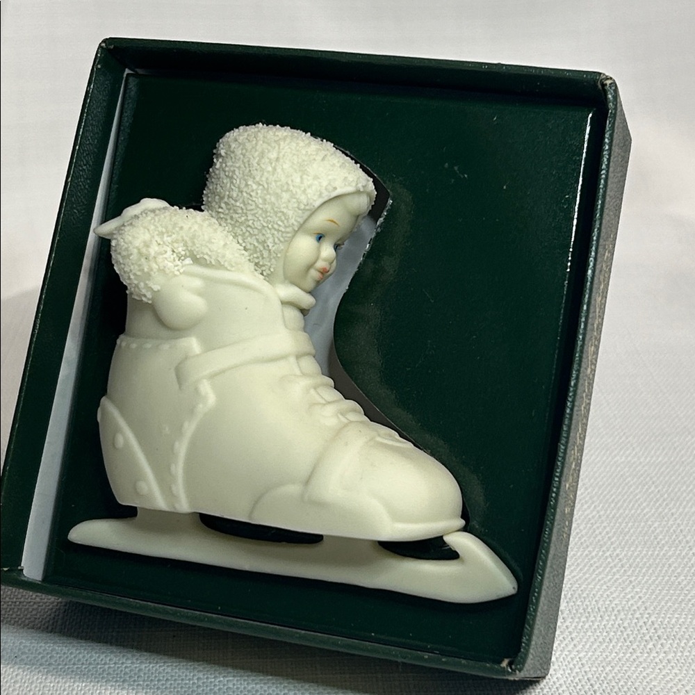 Snowbabies - "Seven, Eight, Time to Skate” Figurine